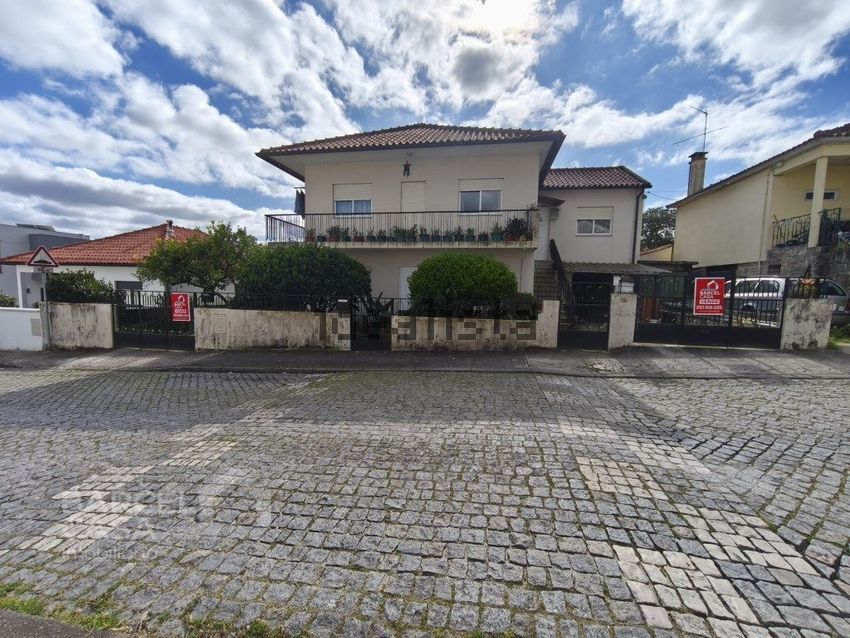 Moradia T6+ em Arcozelo, €499.000