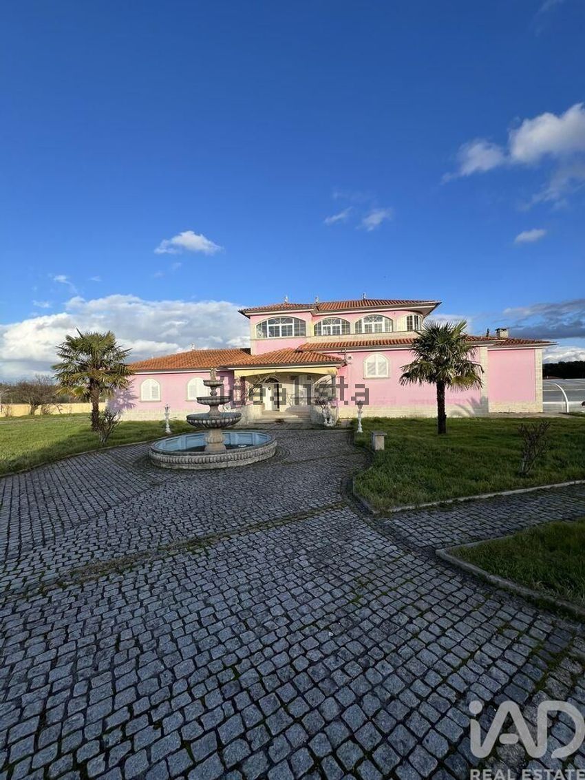 Moradia T6+ em Bustelo, €1.026.000