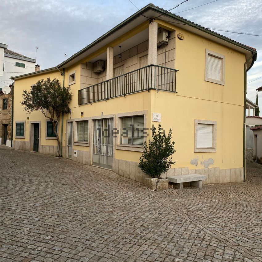 Moradia T5 em Santa Comba de Vilariça, €150.000