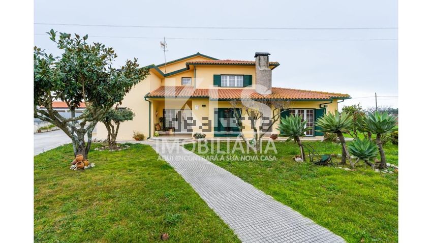 Moradia T5 em Marinha das Ondas, €499.000