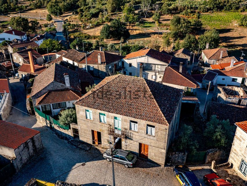 Moradia T4 em Jarmelo São Pedro, €80.000