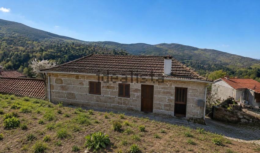 Moradia T2 à venda em Ruivães e Campos, €99.900