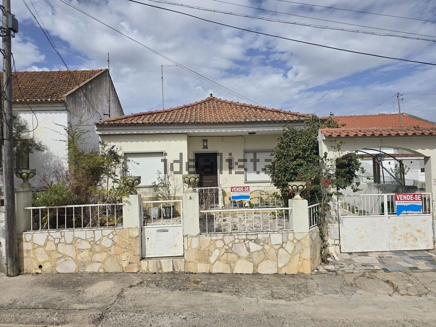 Moradia T3 em Vale de Santarém, €275.000