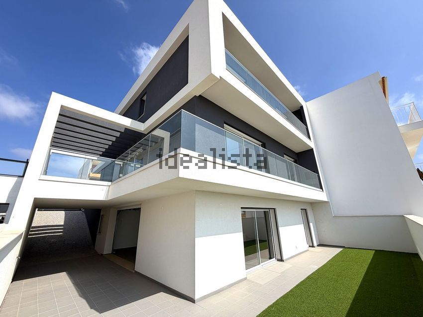 Moradia T3 em Mexilhoeira Grande, €800.000