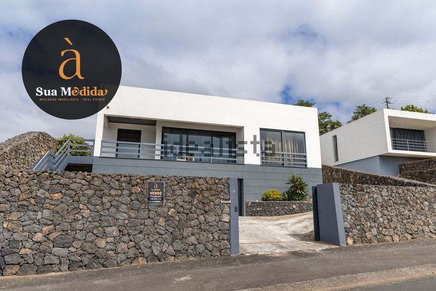 Moradia T3 em São Bartolomeu de Regatos, €485.000