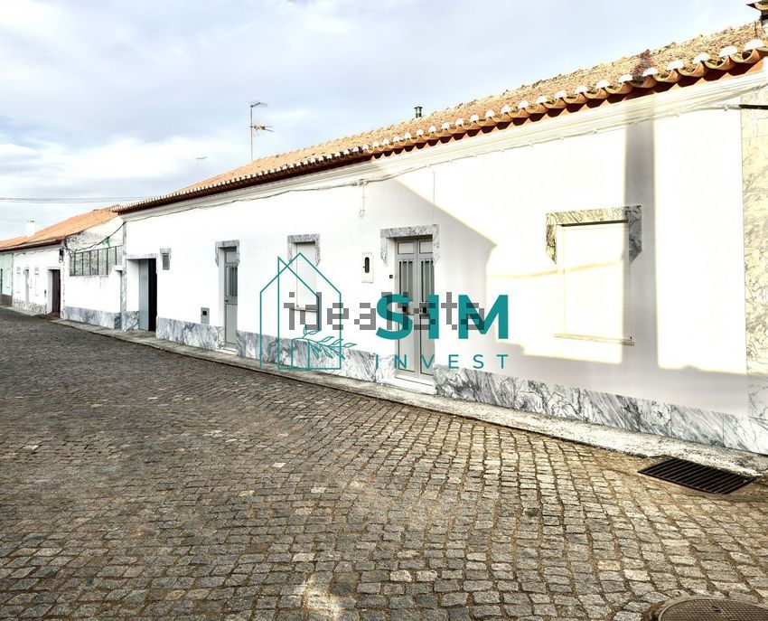 Moradia T3 em São Manços e São Vicente do Pigeiro, €164.000