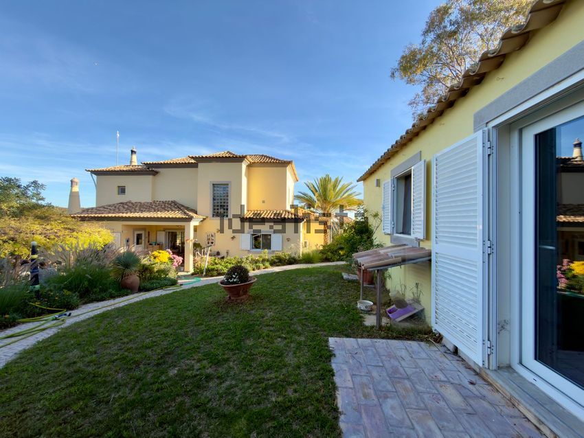Moradia T4 em Santa Catarina da Fonte do Bispo, €850.000