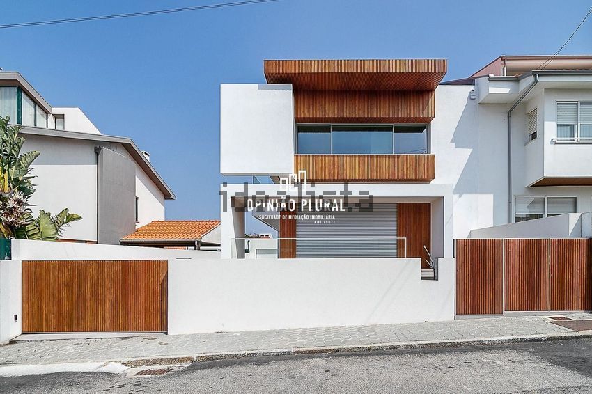 Moradia T4 em Canidelo, €980.000