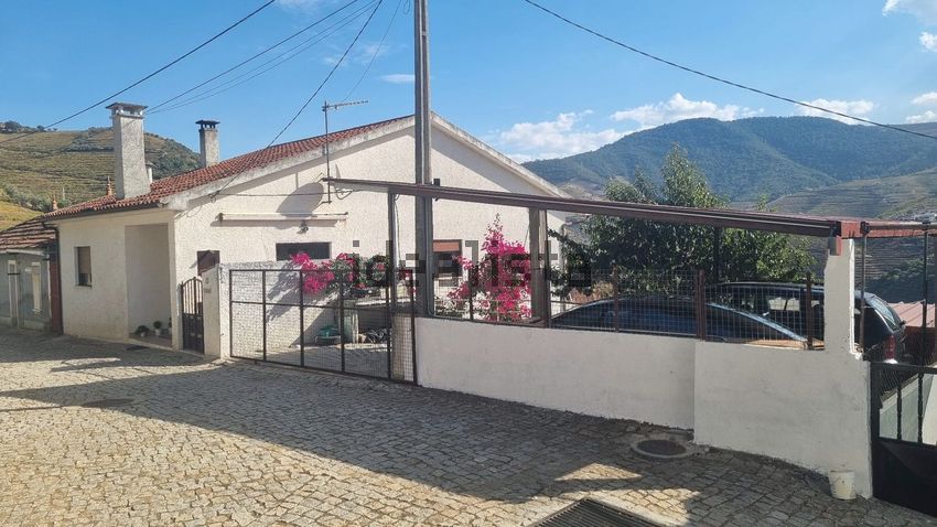 Moradia T3 em Ervedosa do douro, €235.000