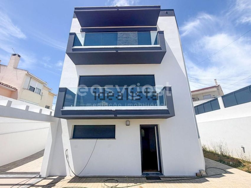 Moradia T2 em São domingos de Rana, €750.000