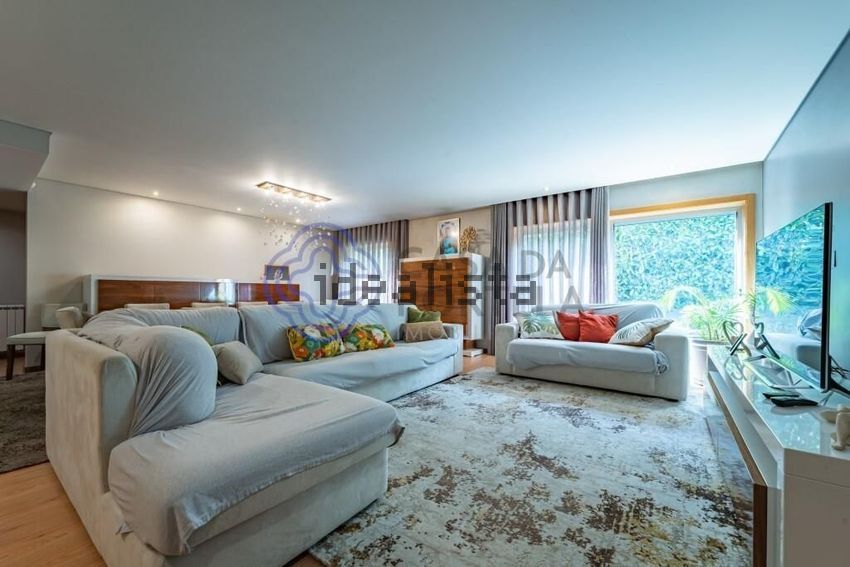 Moradia T5 em Vilar de Andorinho, €735.000