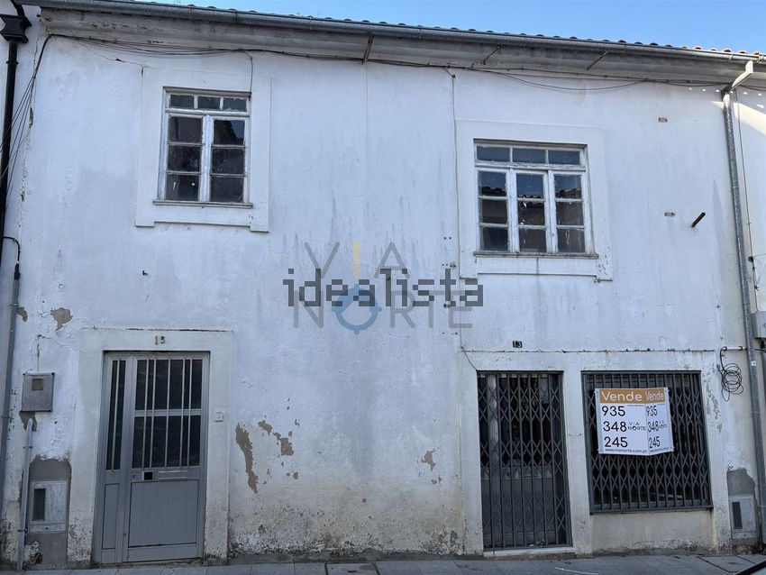 Moradia T6+ em Mogadouro, Valverde, Vale de Porco e Vilar de Rei, €69.500