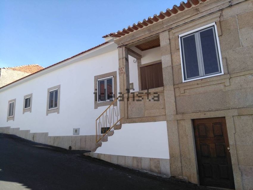 Moradia T4 em Mogadouro, Valverde, Vale de Porco e Vilar de Rei, €168.000
