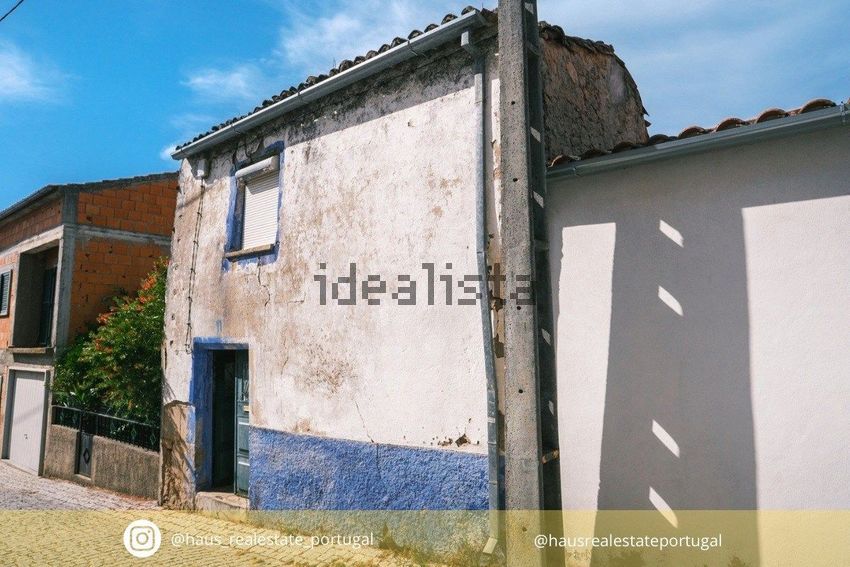 Moradia T3 em Póvoa de Rio de Moinhos e Cafede, €18.000