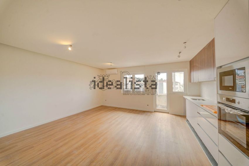 Apartamento T3 em Oliveira, São Paio e São Sebastião, €285.000
