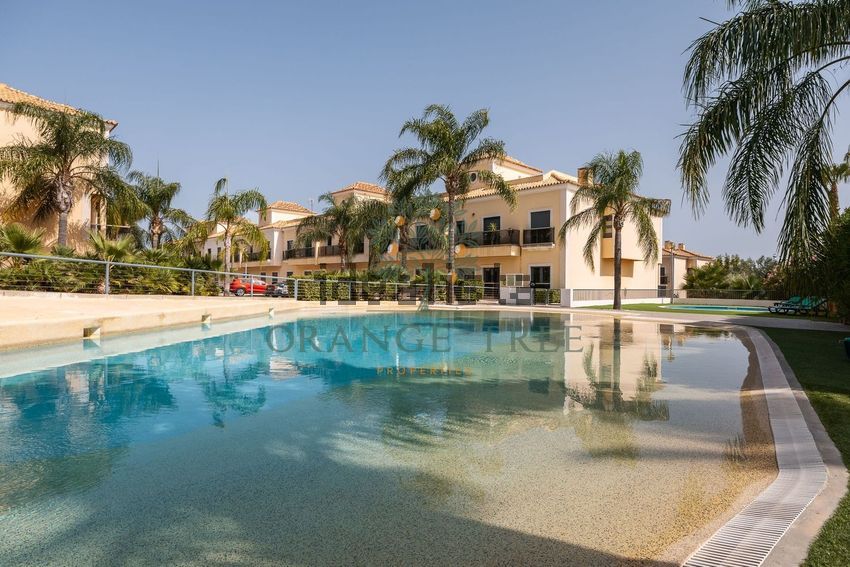 Apartamento T3 em Santa Bárbara de Nexe, €470.000