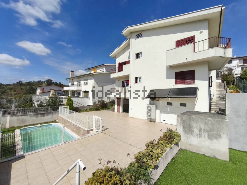 Moradia T6+ em Santa Clara e Castelo Viegas, €538.000