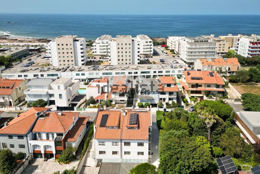 Apartamento T4 em Leça da Palmeira, €560.000