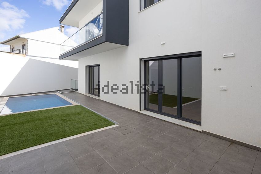 Moradia T5 em Casal de Cambra, €799.200