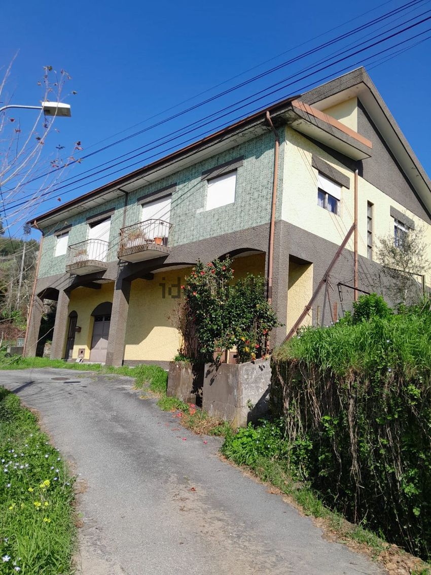 Moradia T3 à venda em Refojos de Basto, €240.000