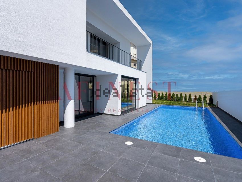 Moradia T4 em Carcavelos e Parede, €1.130.000