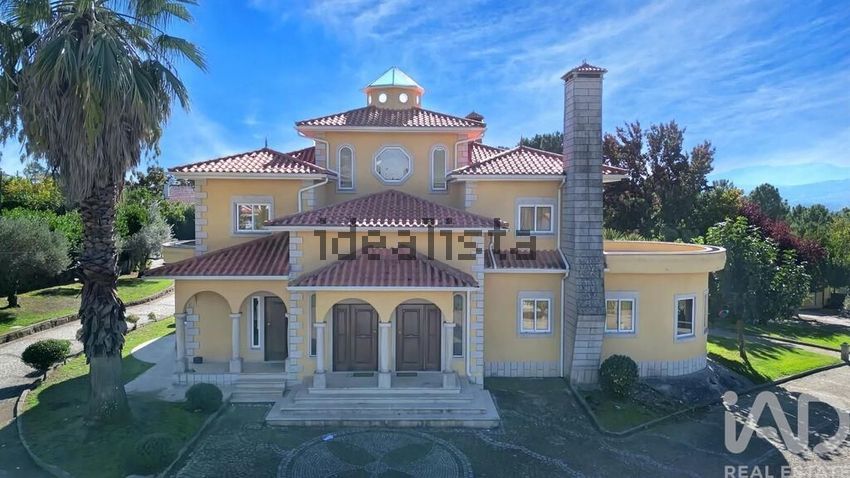 Moradia T5 à venda em Adoufe e Vilarinho de Samardã, €1.300.000