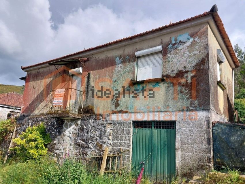 Moradia T1 em Anhões e Luzio, €32.000