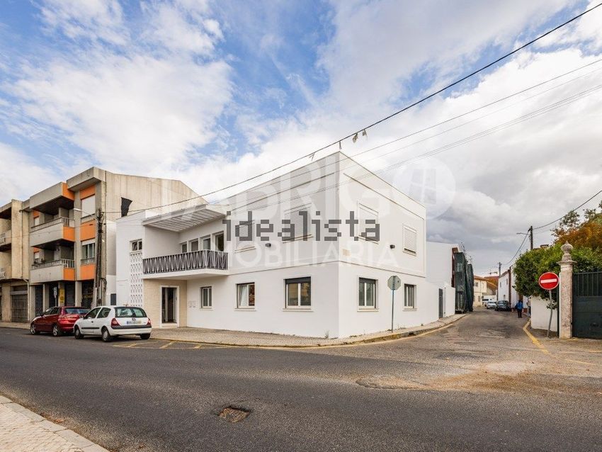 Apartamento T4 em Marinha Grande, €375.000