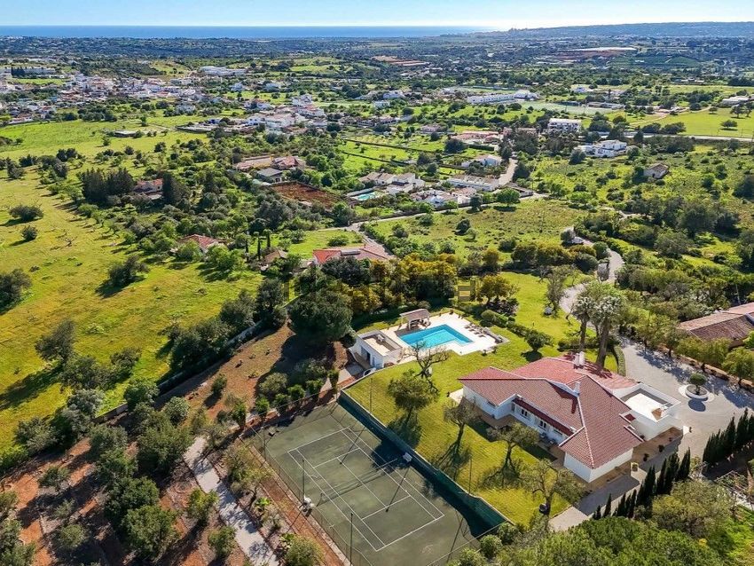 Moradia T5 em Guia, €2.190.000