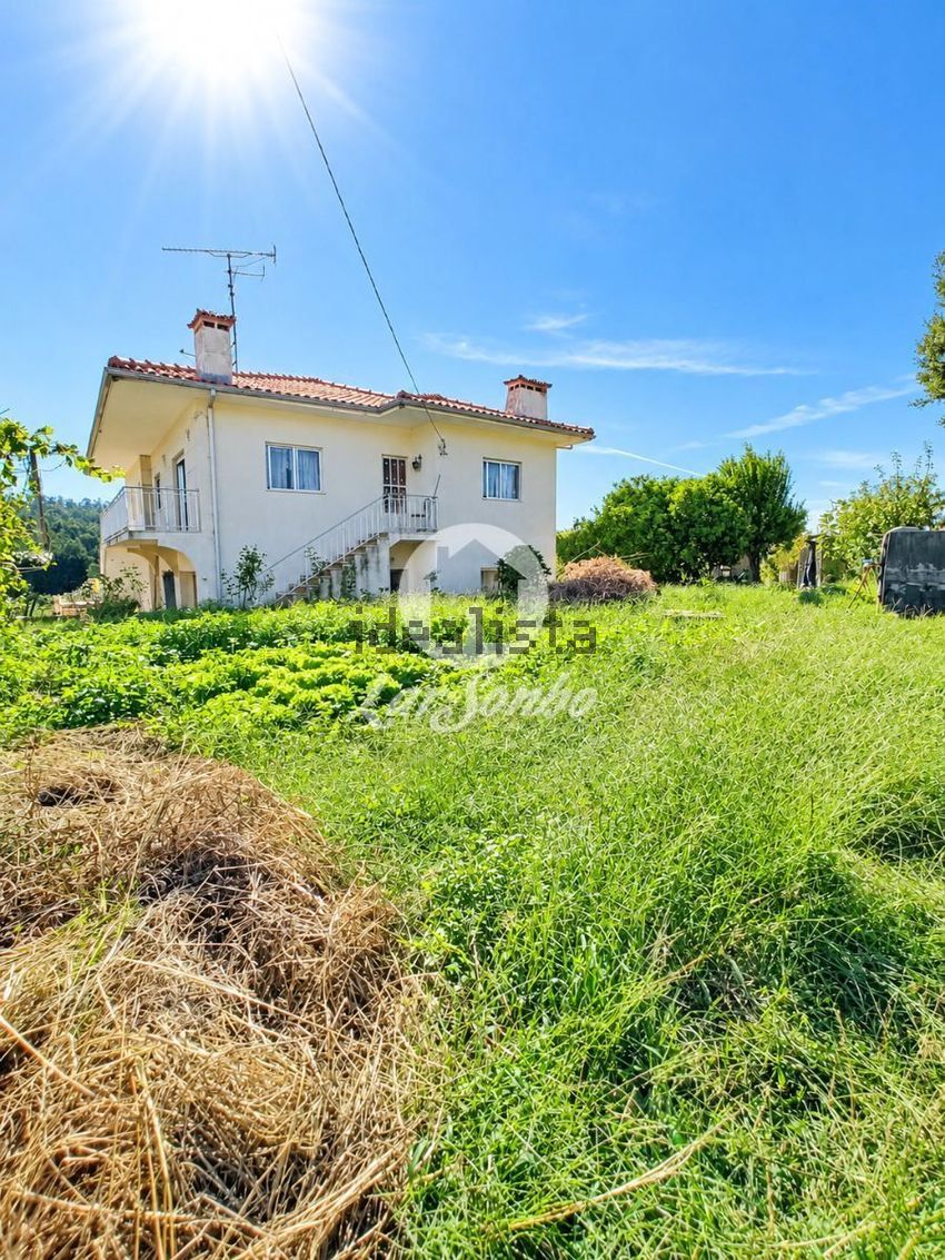 Moradia T6+ em Arnoso (Santa Maria e Santa Eulália) e Sezures, €375.000