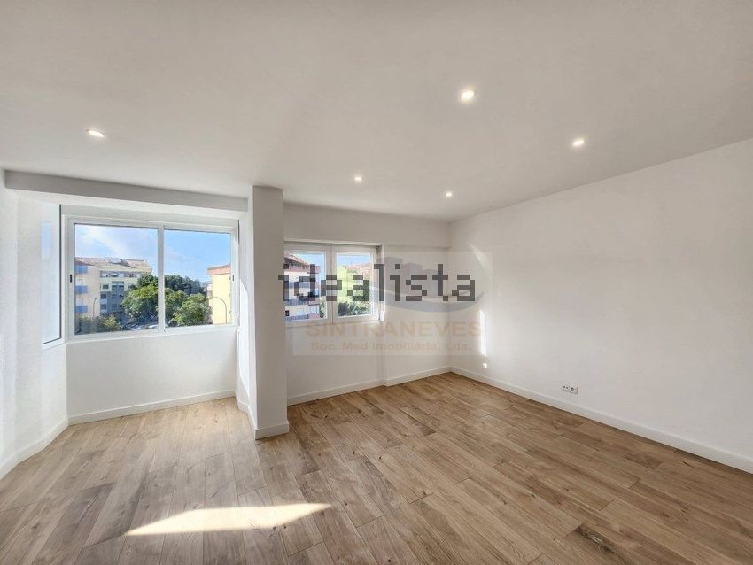 Apartamento T2 à venda em Mina de Água, Amadora — foto 16