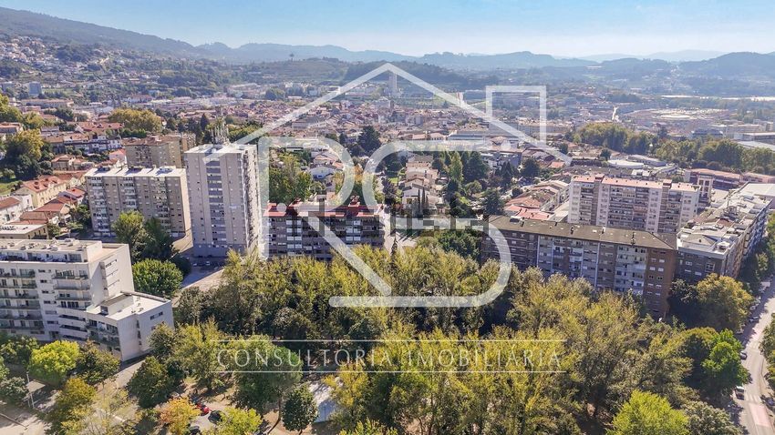 Apartamento T4 em Azurém, €390.000