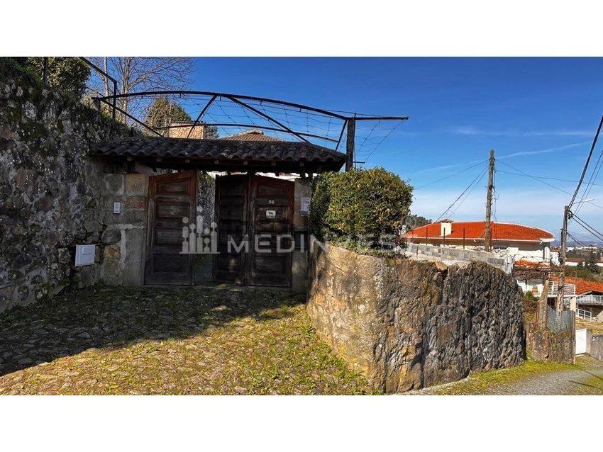 Moradia T5 à venda em Roriz, €469.000