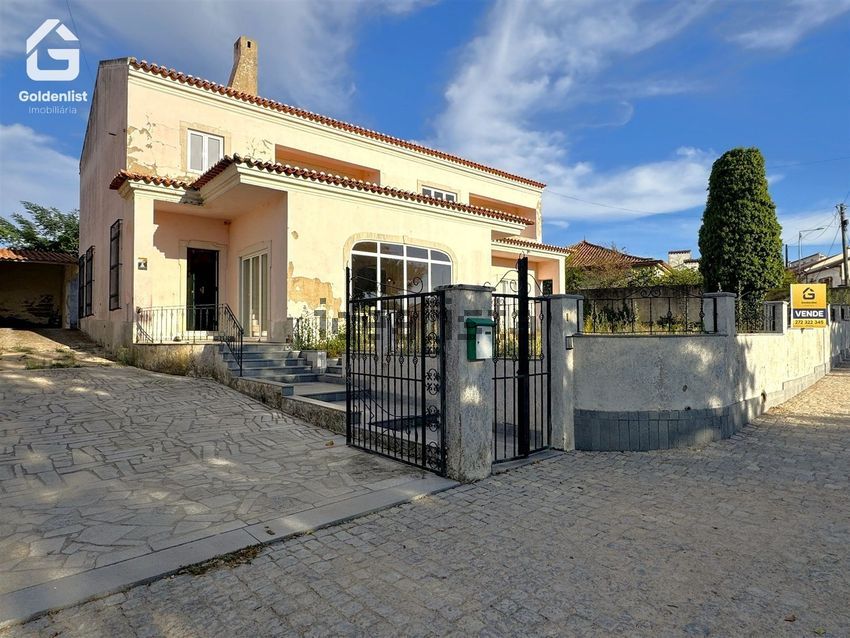 Moradia T4 em Espírito Santo, Nossa Senhora da Graça e São Simão, €370.000