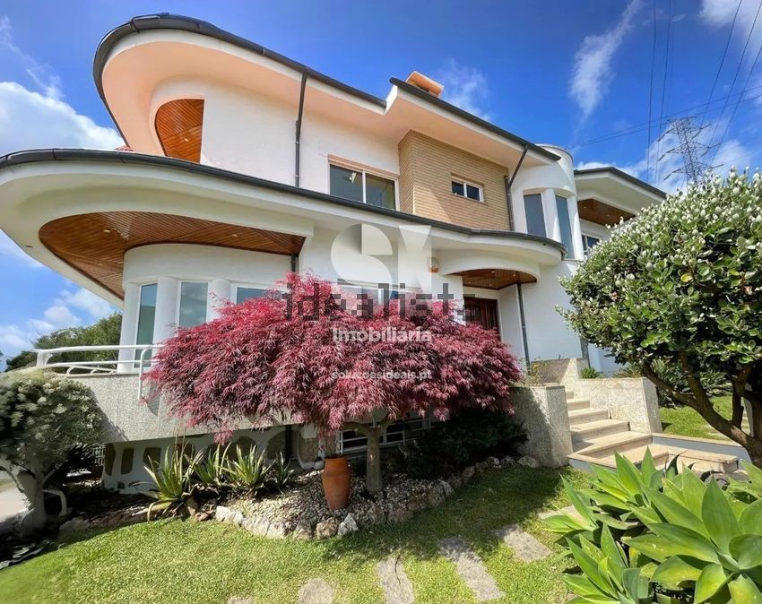Moradia T6+ em Cidade da Maia, €595.000