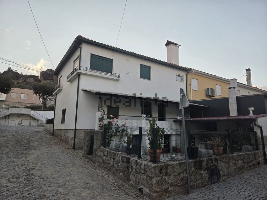 Moradia T3 à venda em Aguiar da Beira e Coruche, Aguiar da Beira — foto 2