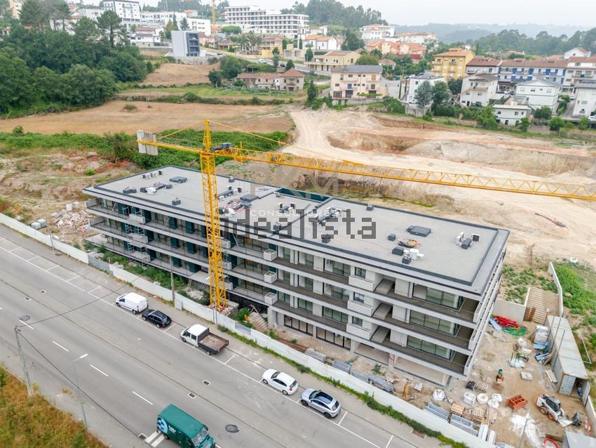 Apartamento T2 em Vila Meã, €285.000