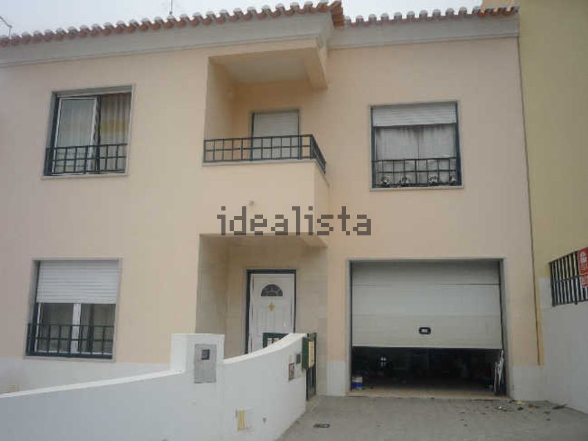 Moradia T5 em Atouguia da Baleia, €450.000