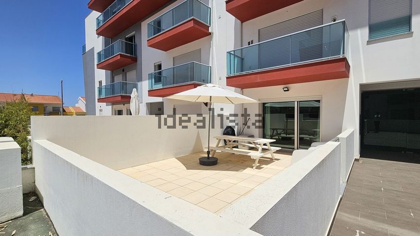 Apartamento T1 em Atouguia da Baleia, €295.000