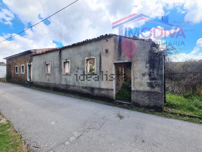 Moradia T1 em Castanheira de Pêra e Coentral, €25.000