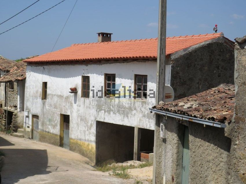 Moradia T3 em Vila Nova, €49.000