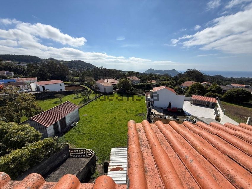Moradia T5 em Posto Santo, €349.000