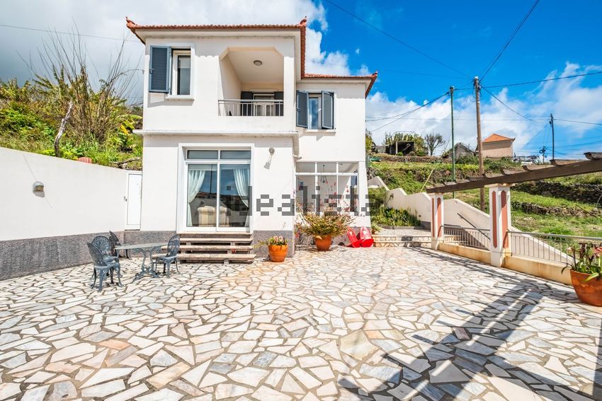 Moradia T4 em Estreito da Calheta, €975.000