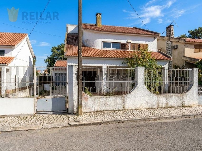 Moradia T5 em Charneca de Caparica e Sobreda, €450.000