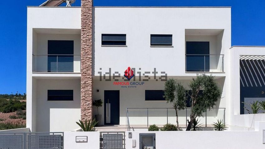 Moradia T4 em Estômbar e Parchal, €745.000