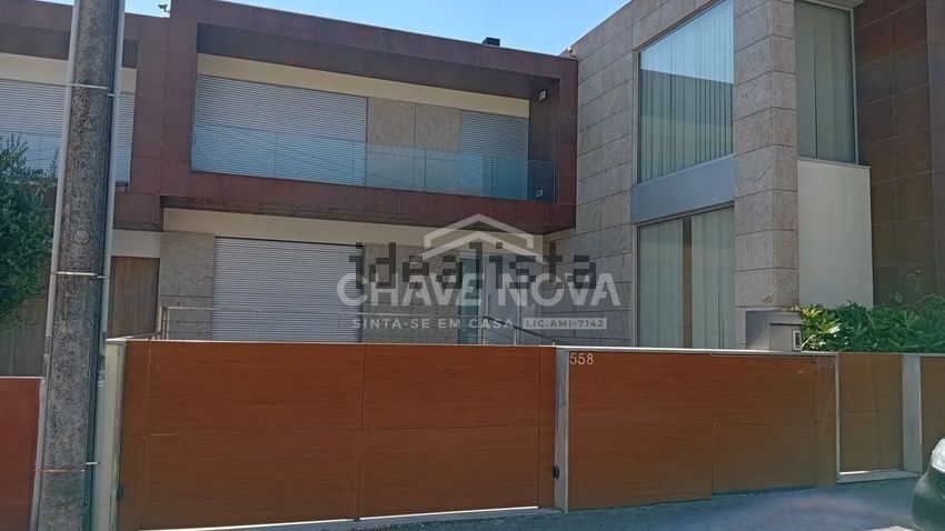 Moradia T5 em Valadares, €790.000