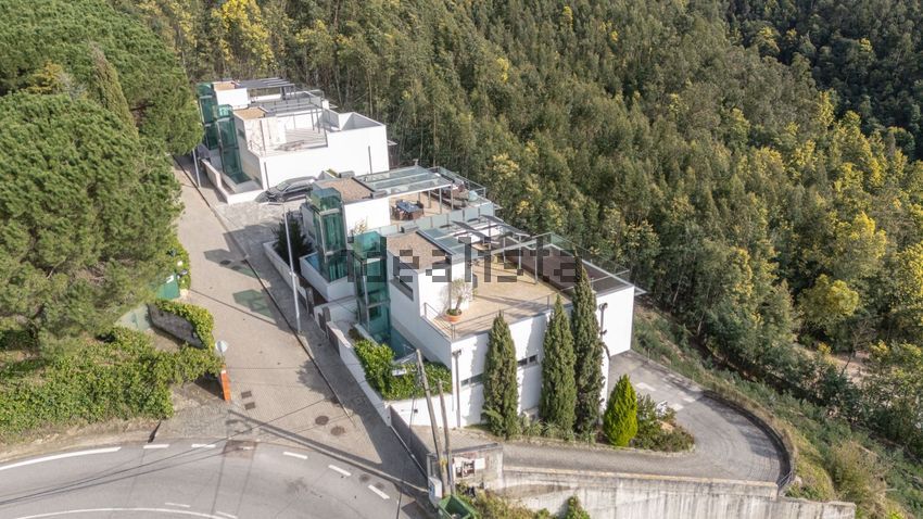 Moradia T4 em Santo António dos Olivais, €715.000