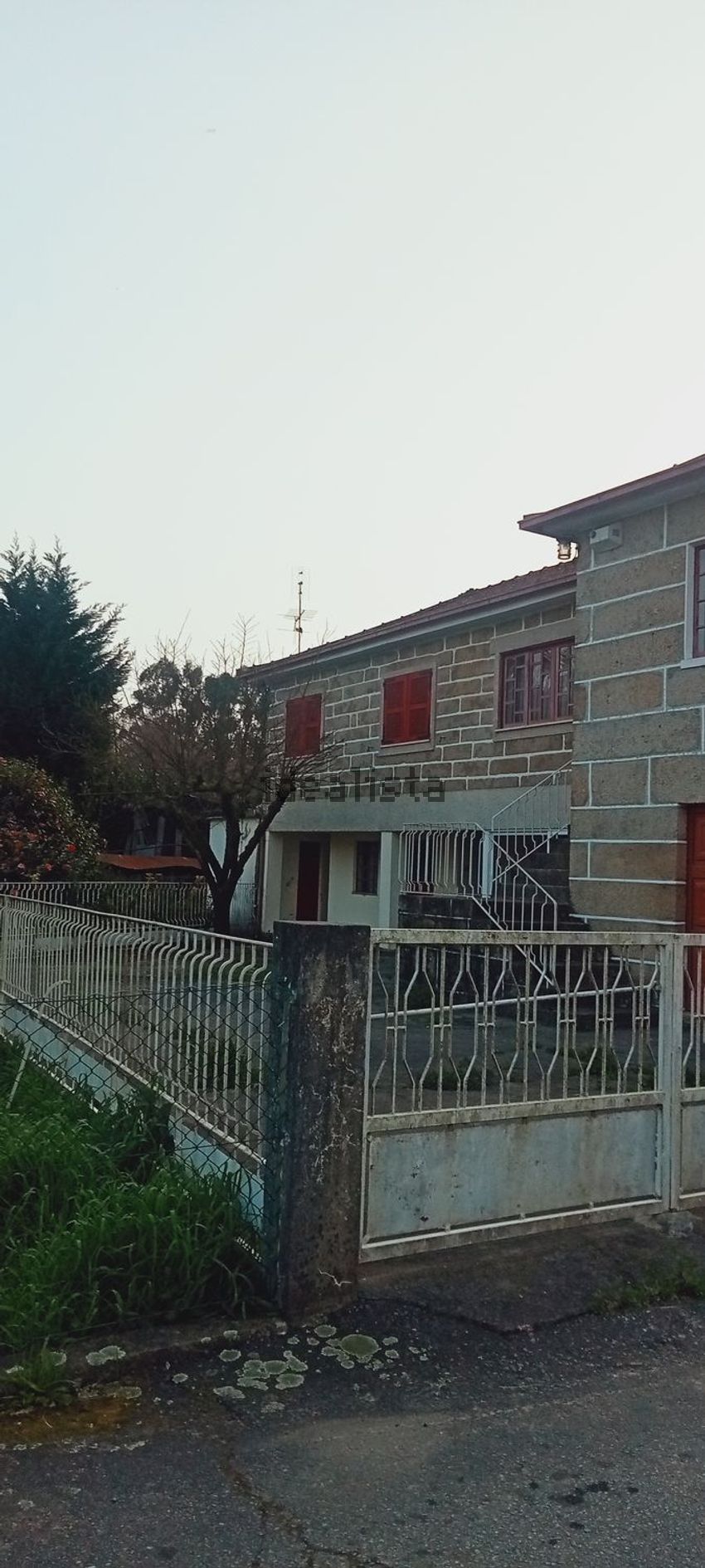 Moradia T4 em Carvalhosa, €300.000