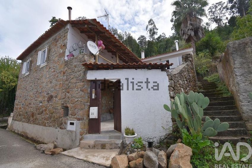 Moradia T4 em Vila Nova, €250.000