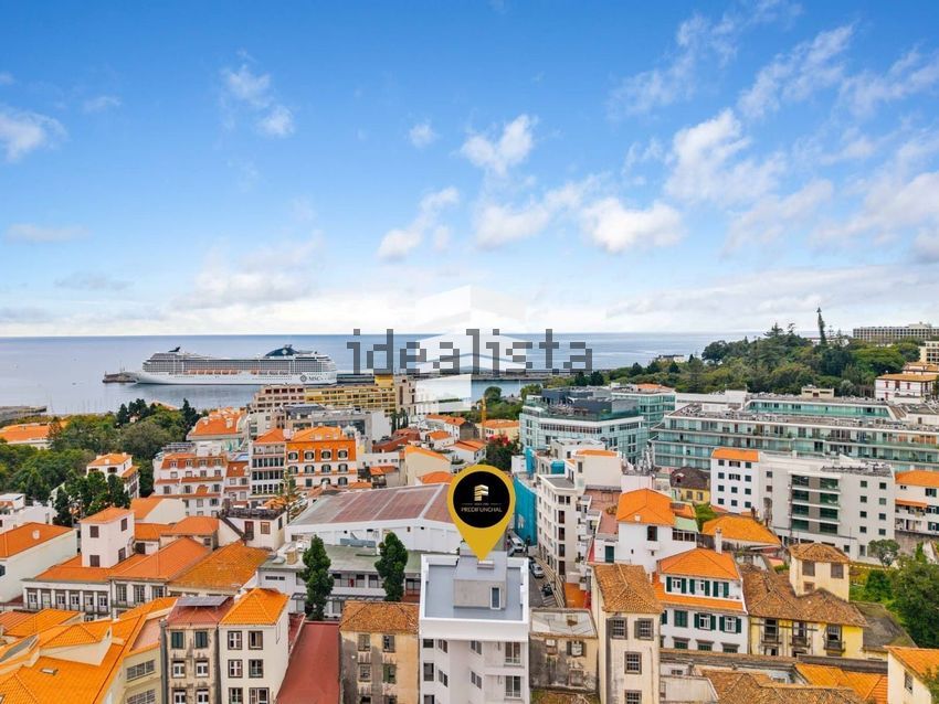 Apartamento T1 em Funchal (São Pedro), €385.000